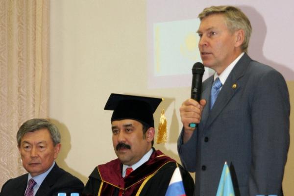 С премьер-министром Казахстана Масимовым Каримом Кажимкановичем