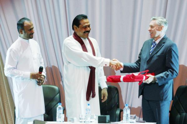 С президентом Шри-Ланки Махинда Раджапаксе